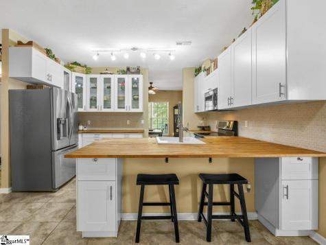 543 Thorn Cove Lane Chesnee SC 29323
