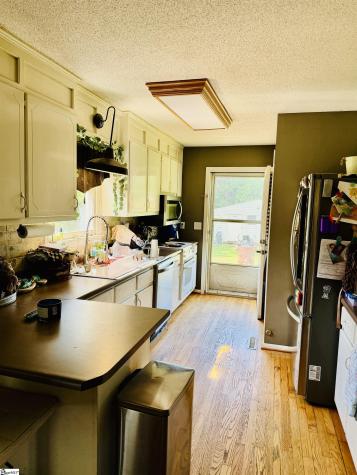 10479 Highway 101 Gray Court SC 29645