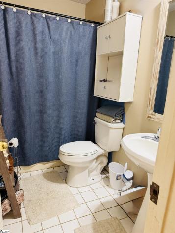10479 Highway 101 Gray Court SC 29645