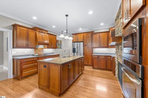 401 W Rockcliff Court Seneca SC 29672