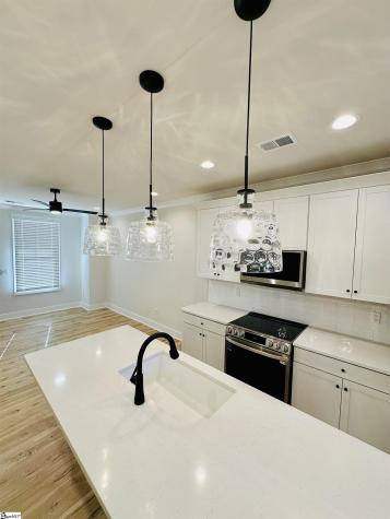 9 Hawthorne Lane Greenville SC 29605