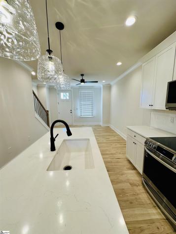 9 Hawthorne Lane Greenville SC 29605