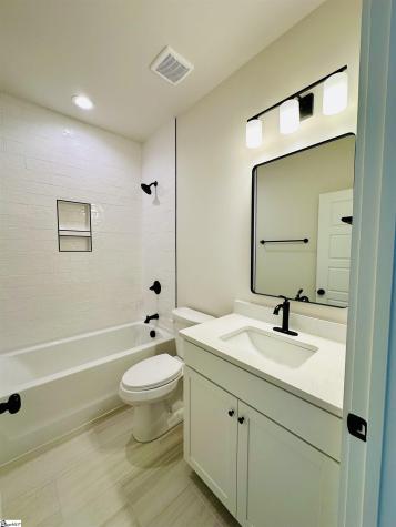 9 Hawthorne Lane Greenville SC 29605