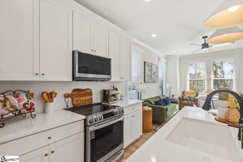 9 Hawthorne Lane Greenville SC 29605