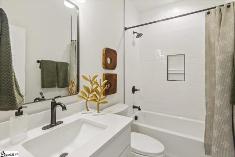 9 Hawthorne Lane Greenville SC 29605