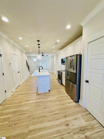 9 Hawthorne Lane Greenville SC 29605