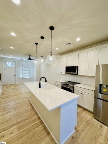 9 Hawthorne Lane Greenville SC 29605