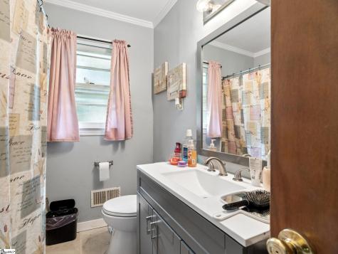 1124 Camelot Forest Belton SC 29627