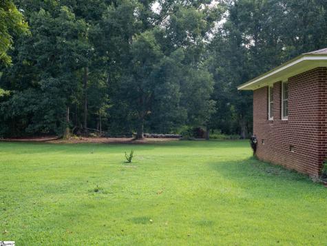 1124 Camelot Forest Belton SC 29627
