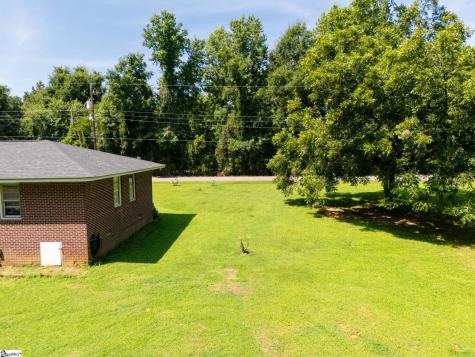 1124 Camelot Forest Belton SC 29627