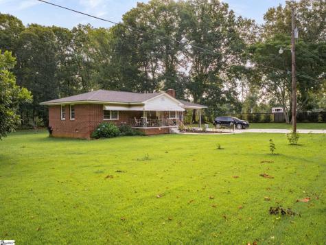 1124 Camelot Forest Belton SC 29627