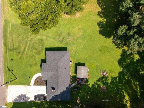 1124 Camelot Forest Belton SC 29627