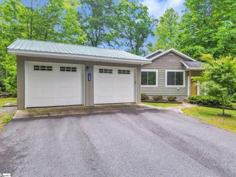 189 Friendly Circle Saluda NC 28773