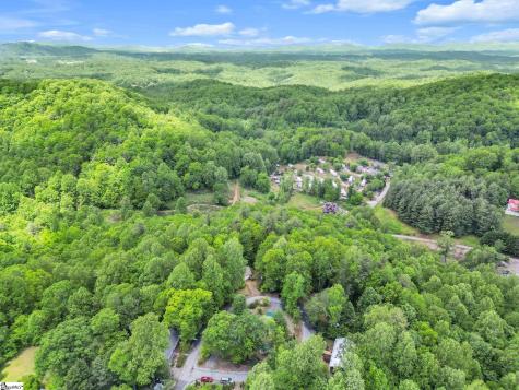 189 Friendly Circle Saluda NC 28773