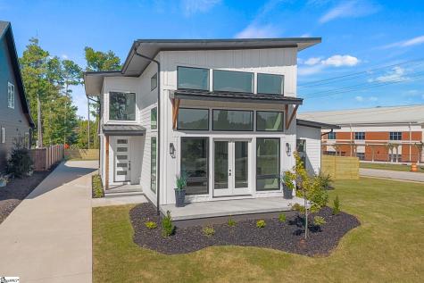 8 Village Crest Drive Greenville SC 29607