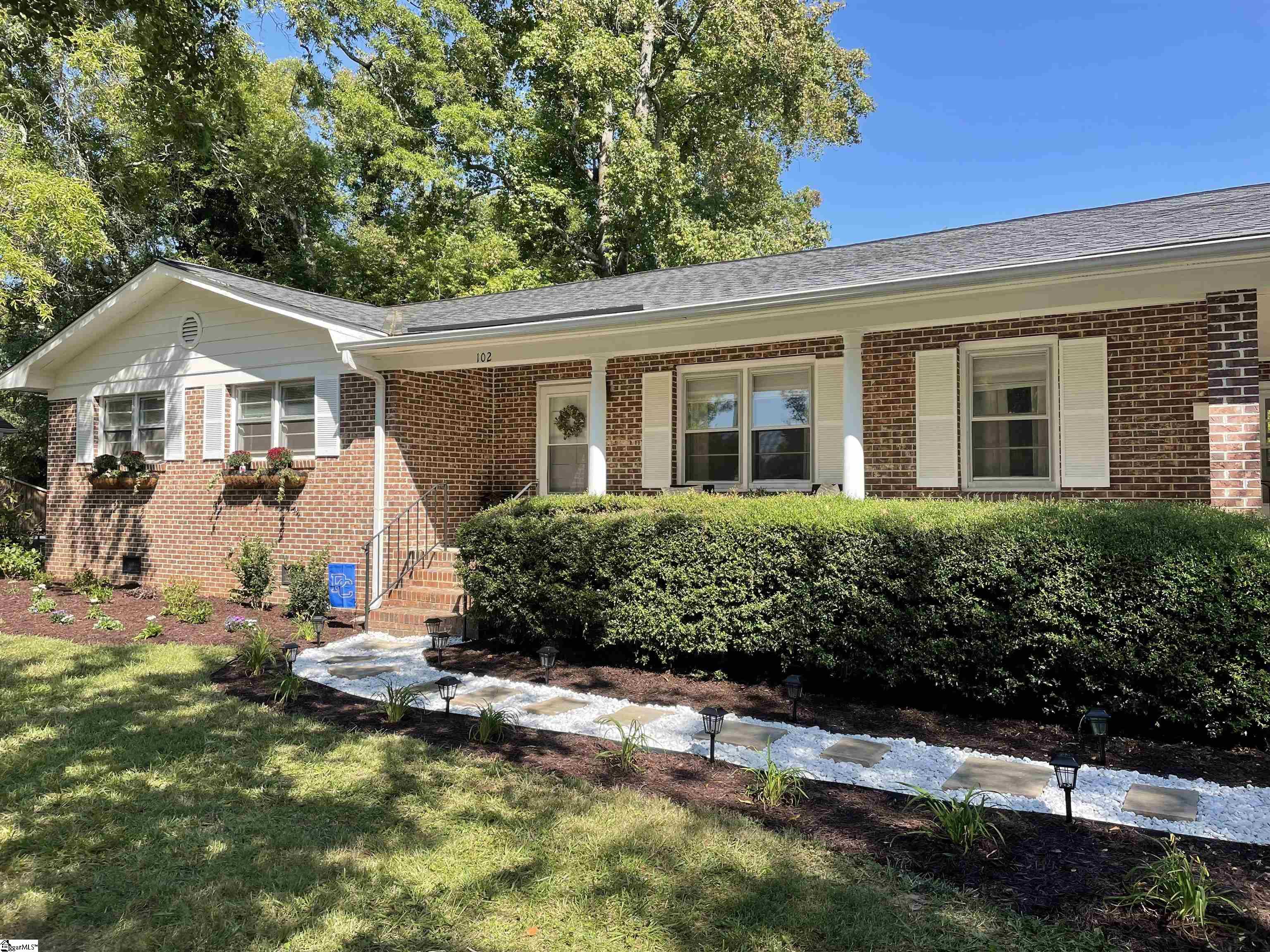 102 W Maple Street Clinton SC 29325