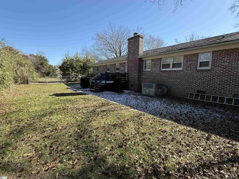 102 W Maple Street Clinton SC 29325