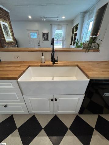 16 2nd Avenue Greenville SC 29609