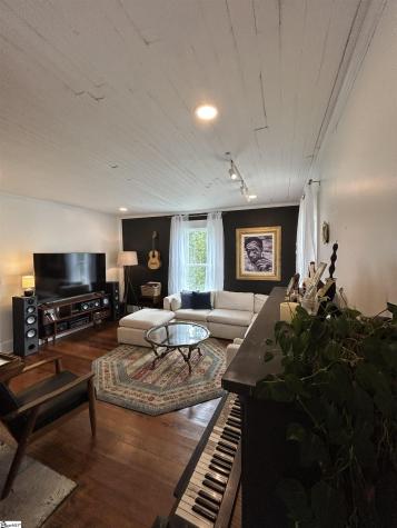 16 2nd Avenue Greenville SC 29609