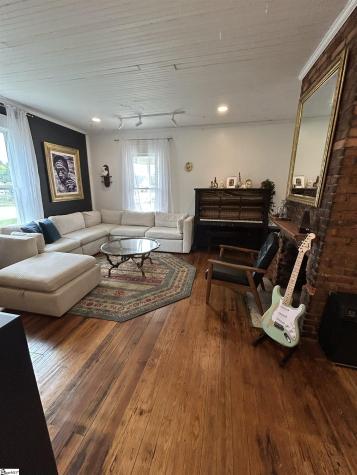16 2nd Avenue Greenville SC 29609