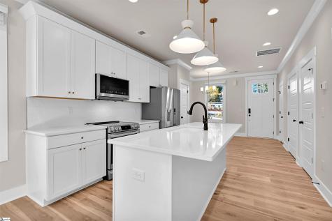 9 Hawthorne Lane Greenville SC 29605