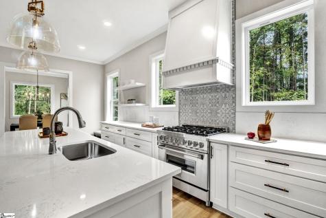 104 W Sunset Court Seneca SC 29672