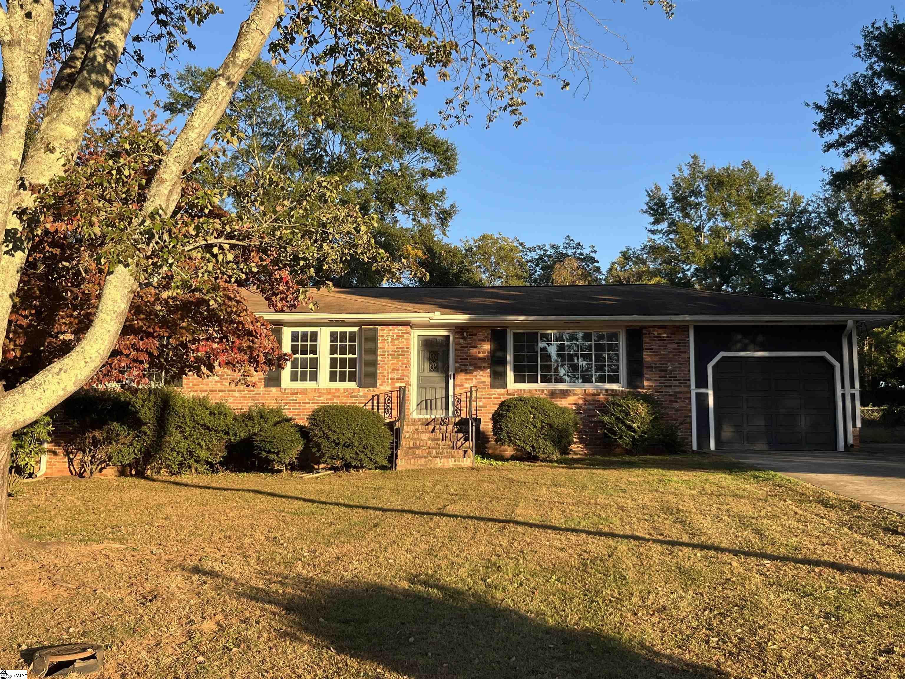 19 Woodridge Drive Greenville SC 29611