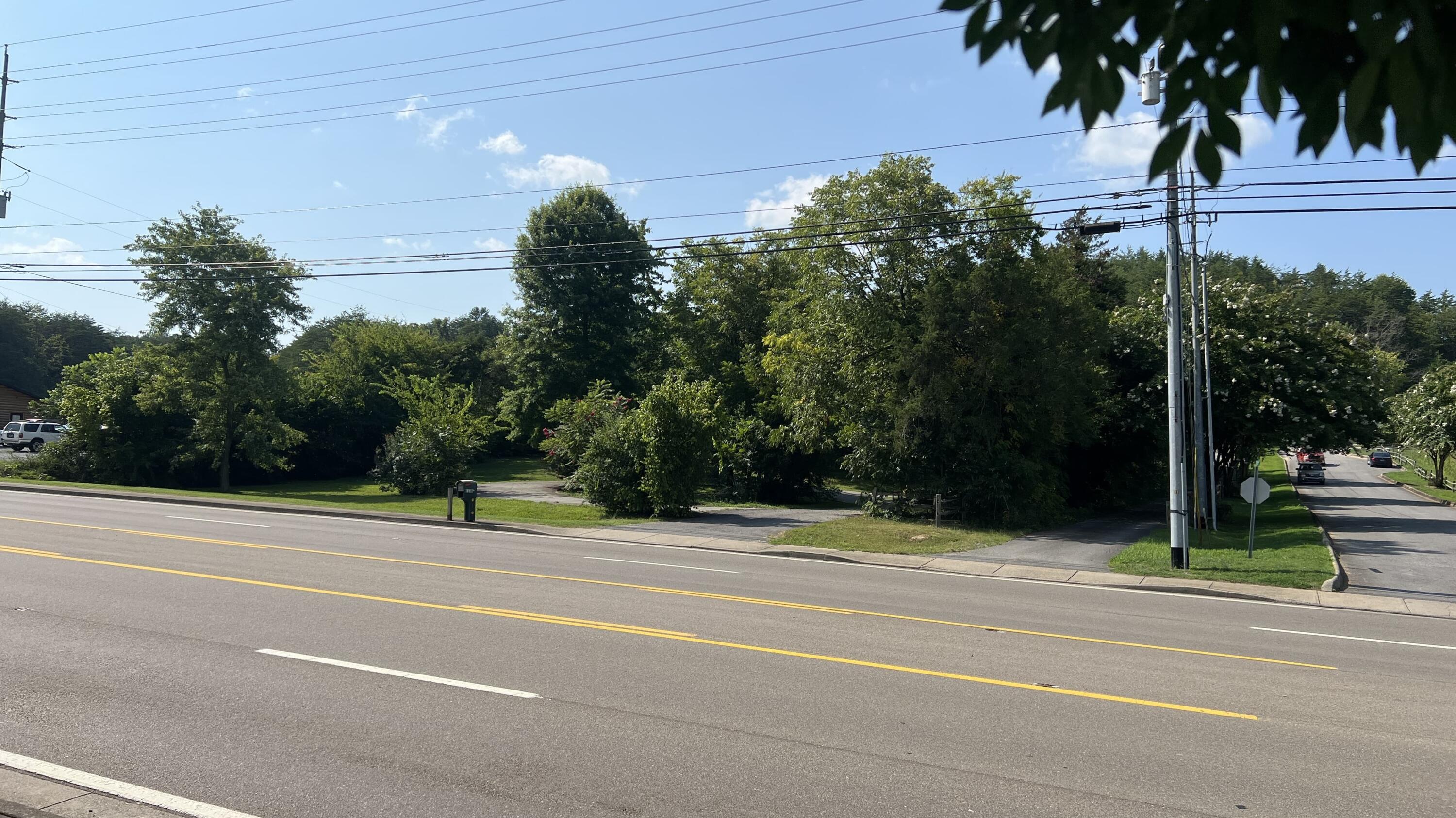 1134-1138 Wears Valley Road Pigeon Forge TN 37863