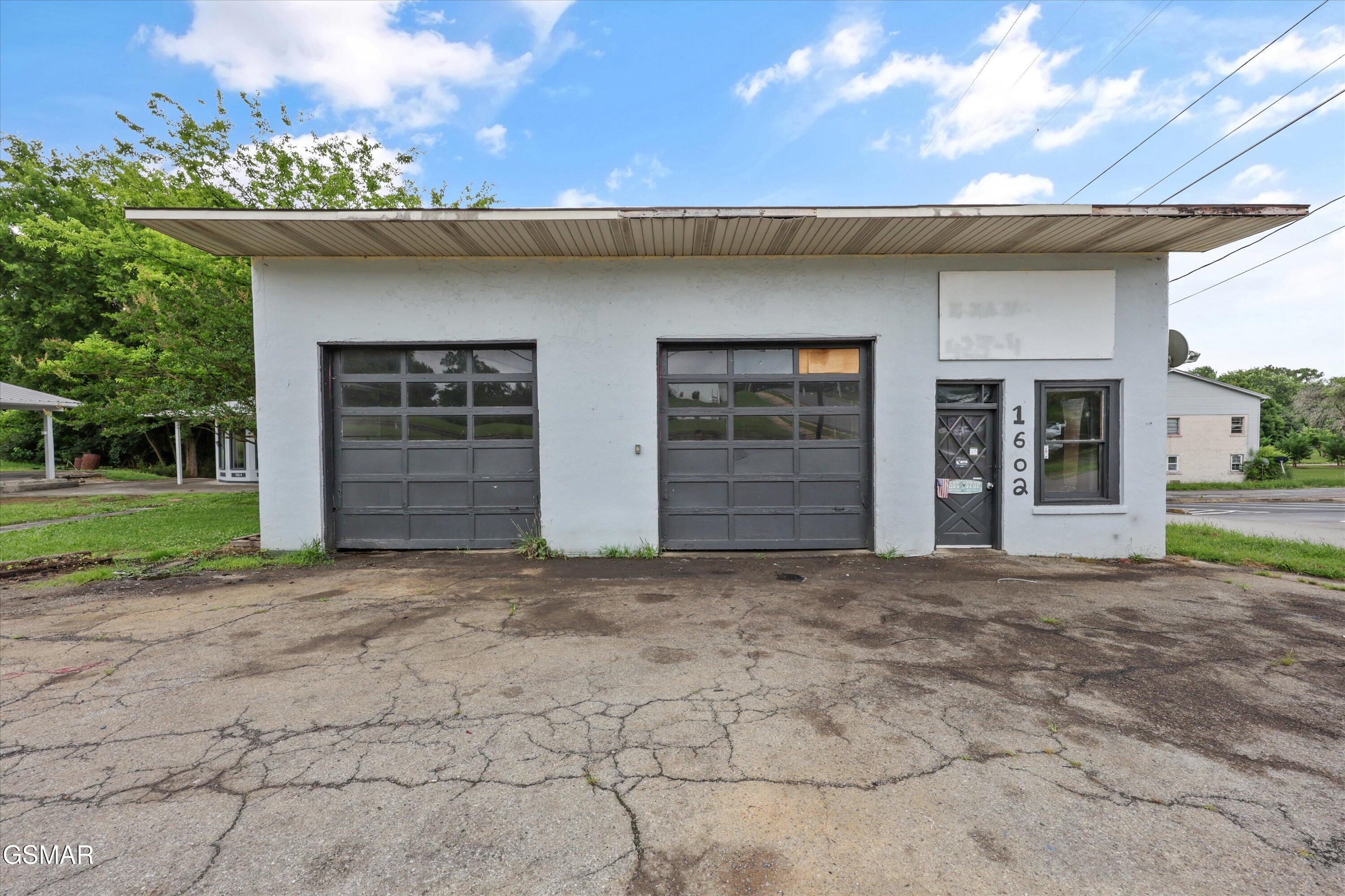 White Pine TN, 1602 Main Street