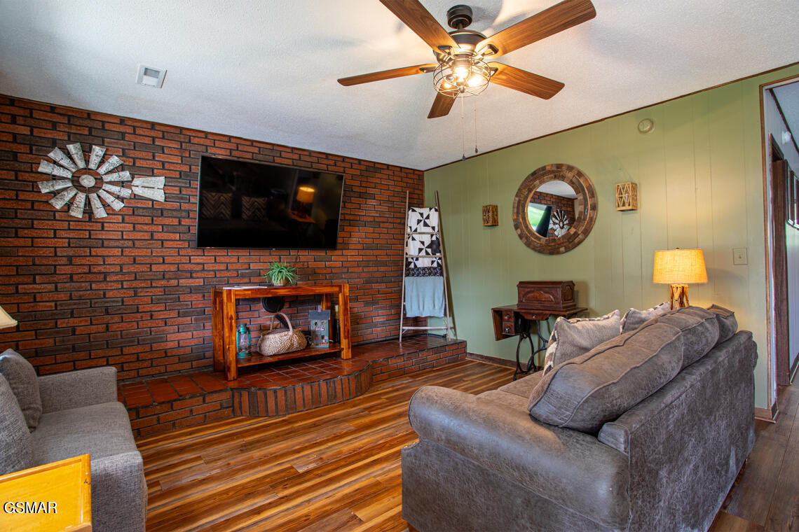 3804 Wears Valley Road Sevierville TN 37862