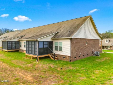 3022 Villas Creekside Drive Dandridge TN 37725