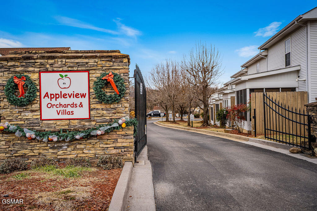 527 Orchard Valley Way Pigeon Forge TN 37862