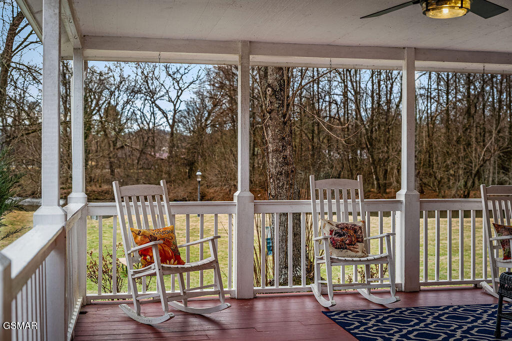 527 Orchard Valley Way Pigeon Forge TN 37862