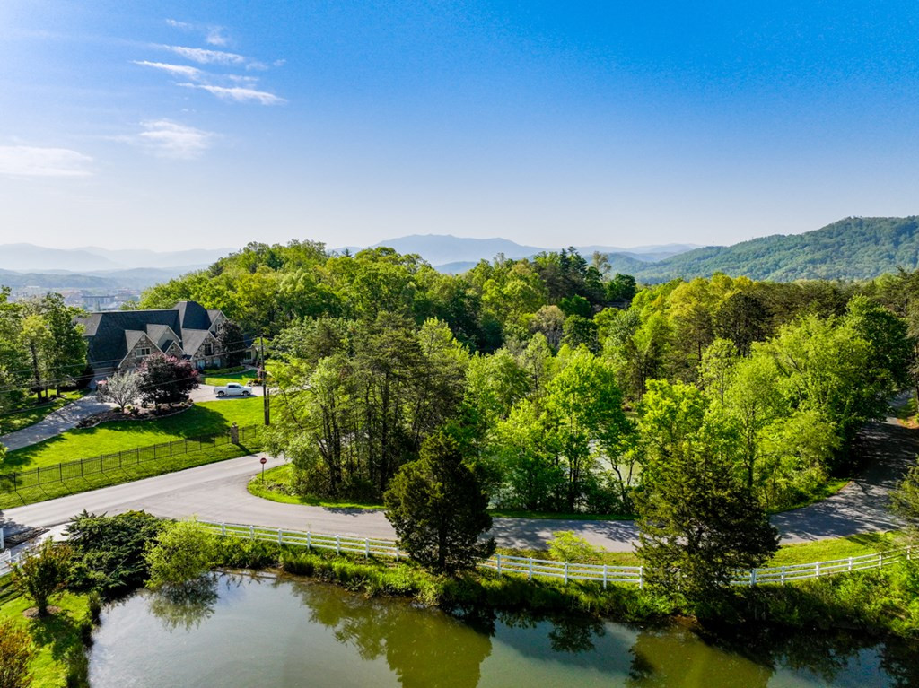 1140 Crestview Drive Pigeon Forge TN 37863