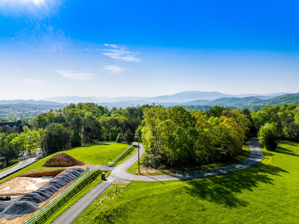 1140 Crestview Drive Pigeon Forge TN 37863