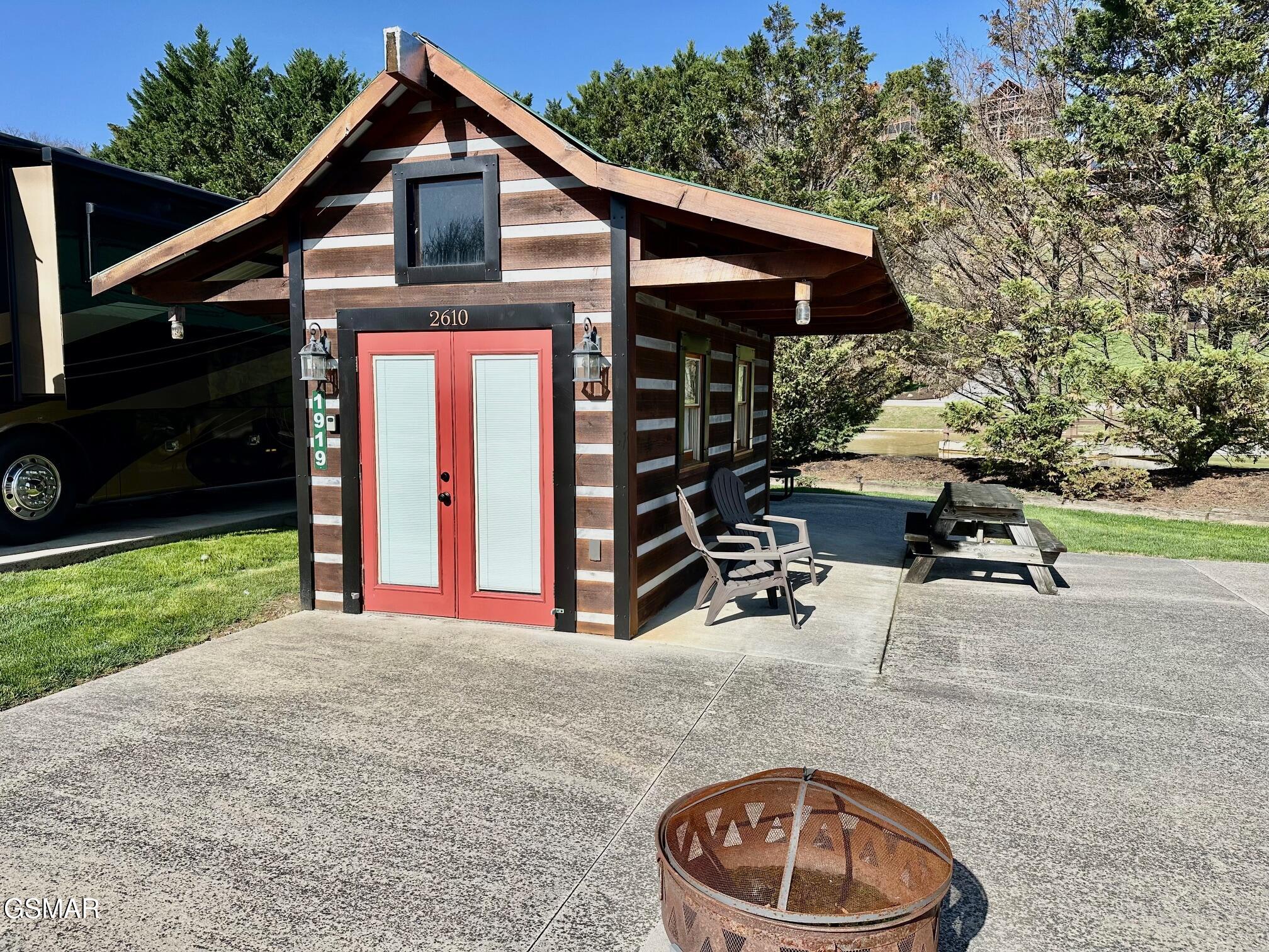 1919 Lizi Loop Way Sevierville TN 37862