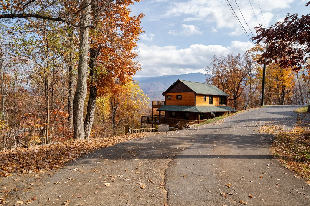 815 Red Fox Trail Gatlinburg TN 37738