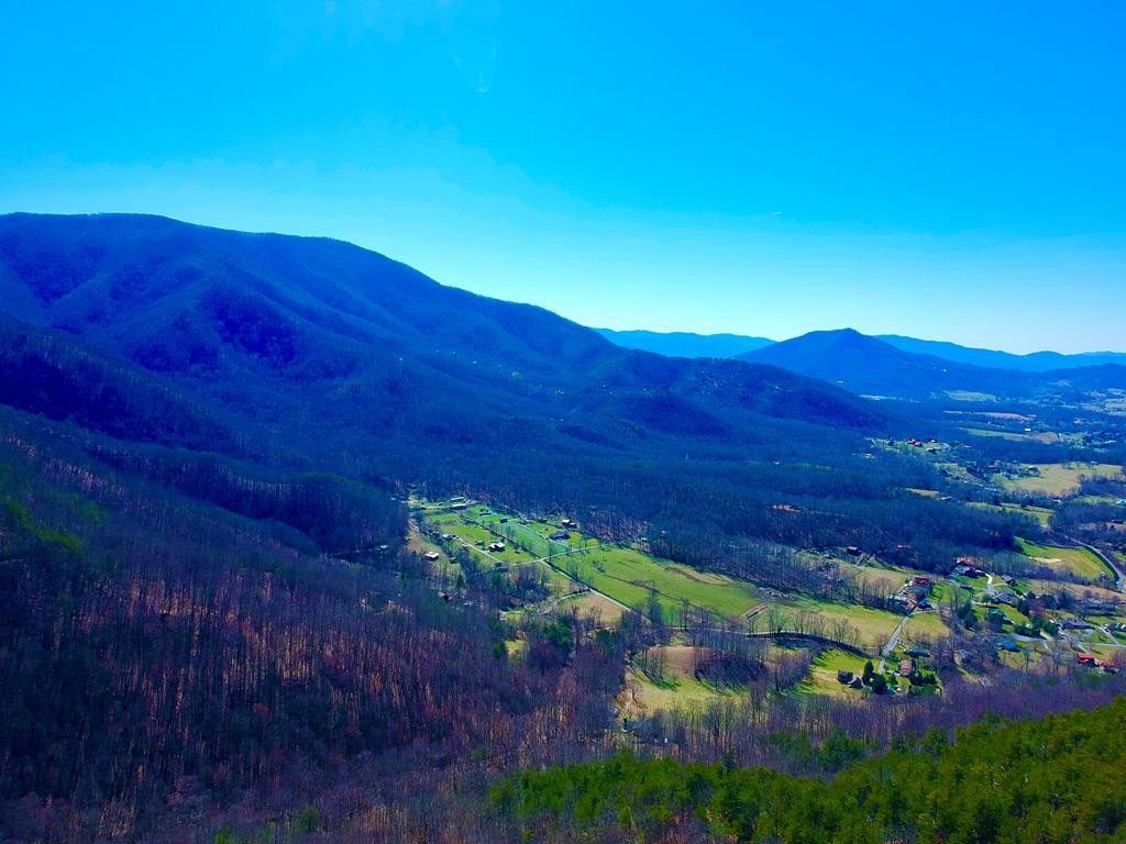 2-A Ravens Den Way Sevierville TN 37862