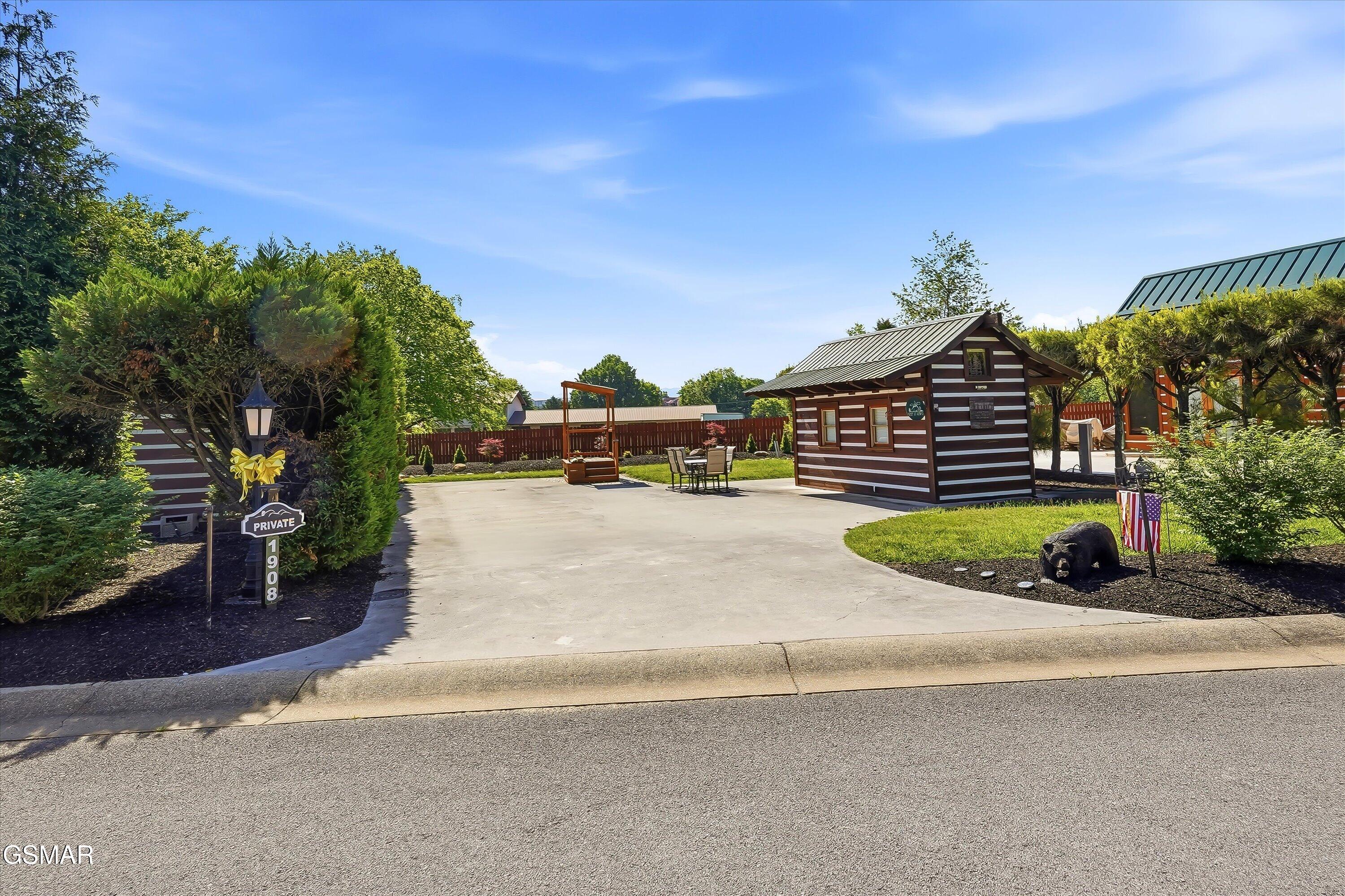 1908 Lizi Loop Way Sevierville TN 37862
