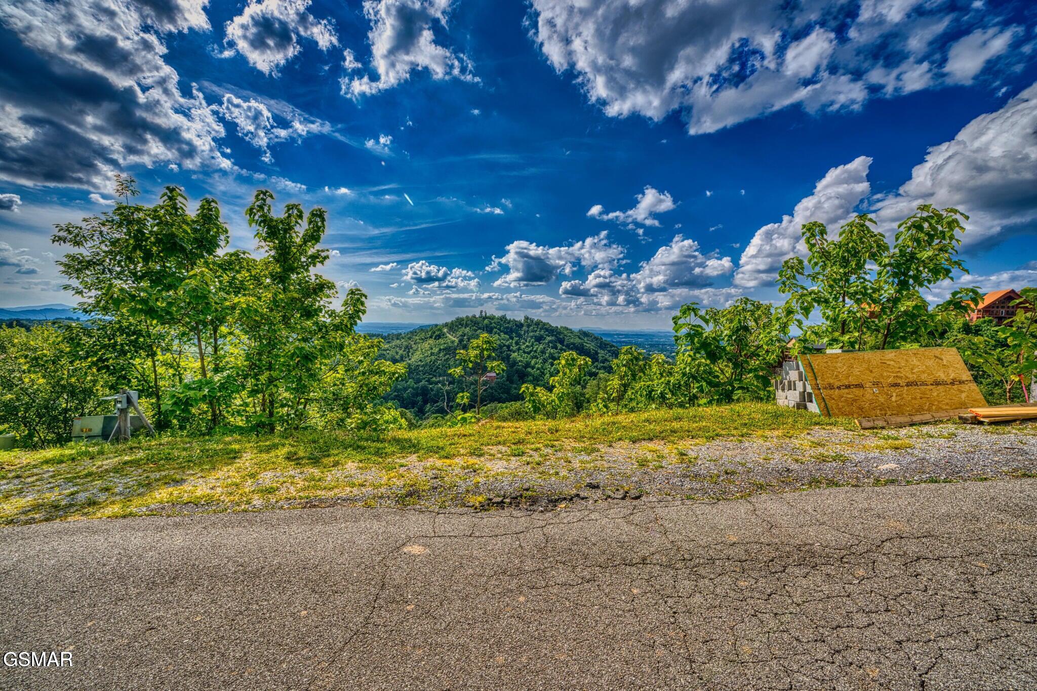 2109 Paradise View Way Sevierville TN 37876