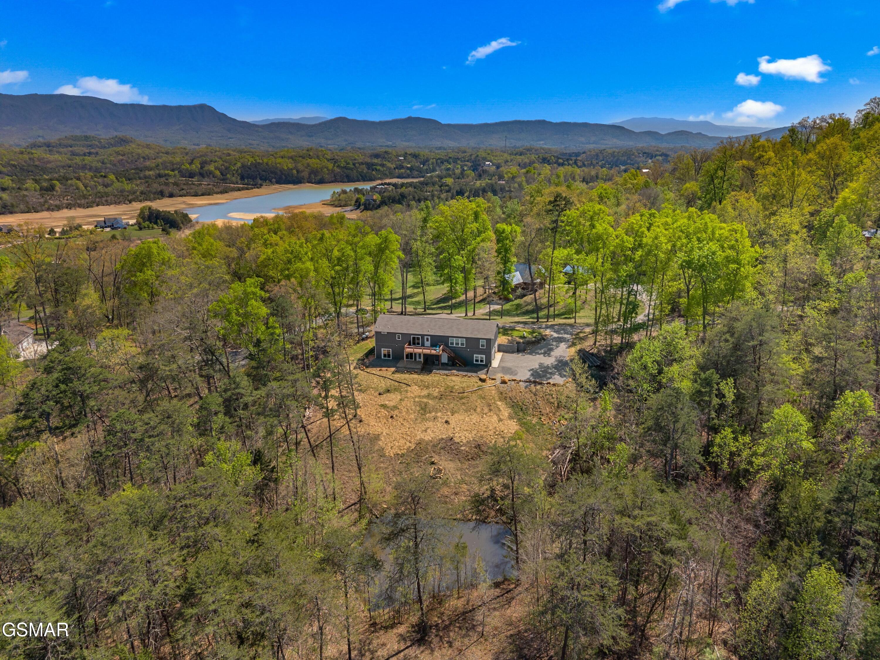 126 Deer Run Way Dandridge TN 37725