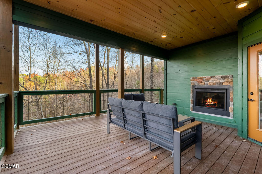 1857 Beach Front Drive Sevierville TN 37876