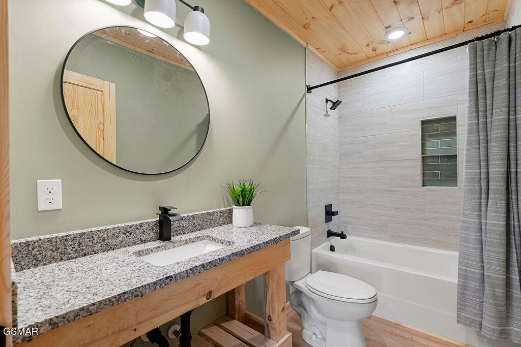 1857 Beach Front Drive Sevierville TN 37876