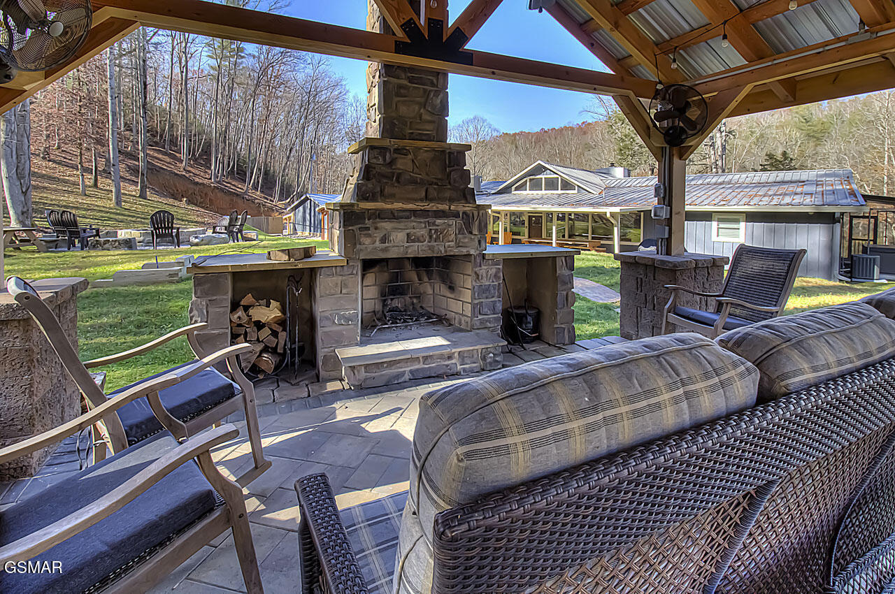 2050 E Millers Cove Road Walland TN 37886