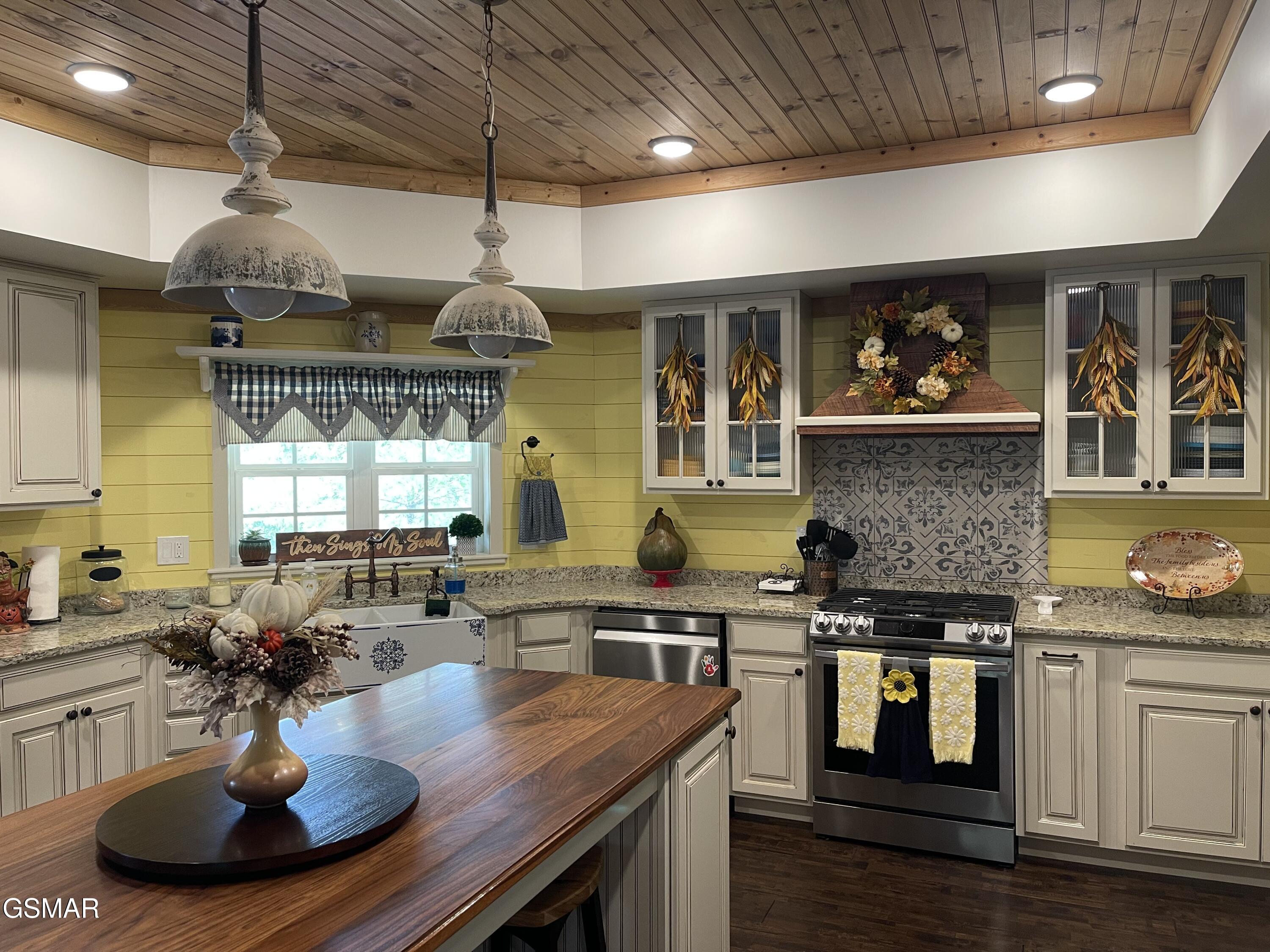 2750 Sulpher Springs Road Sevierville TN 37862
