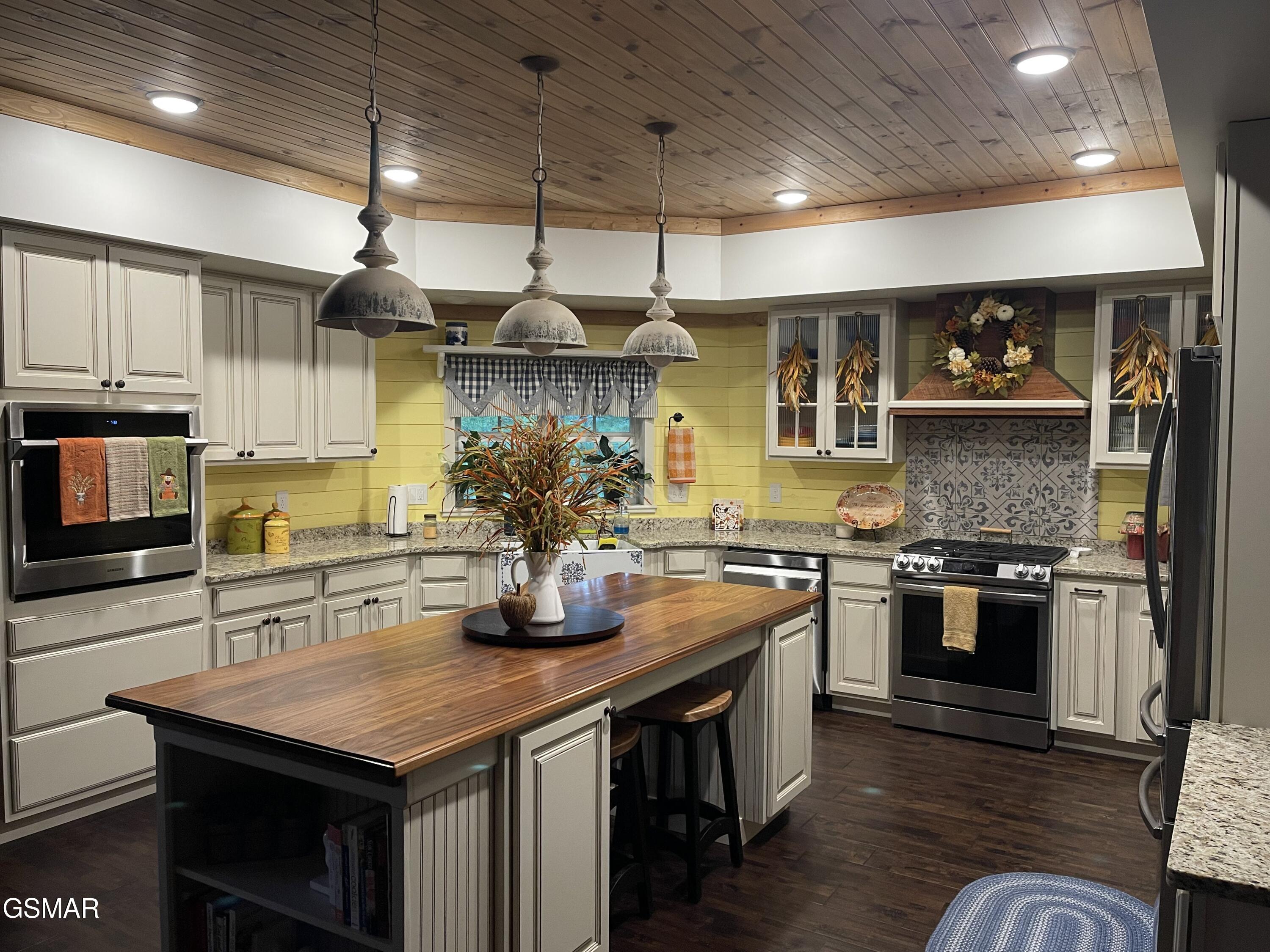 2750 Sulpher Springs Road Sevierville TN 37862