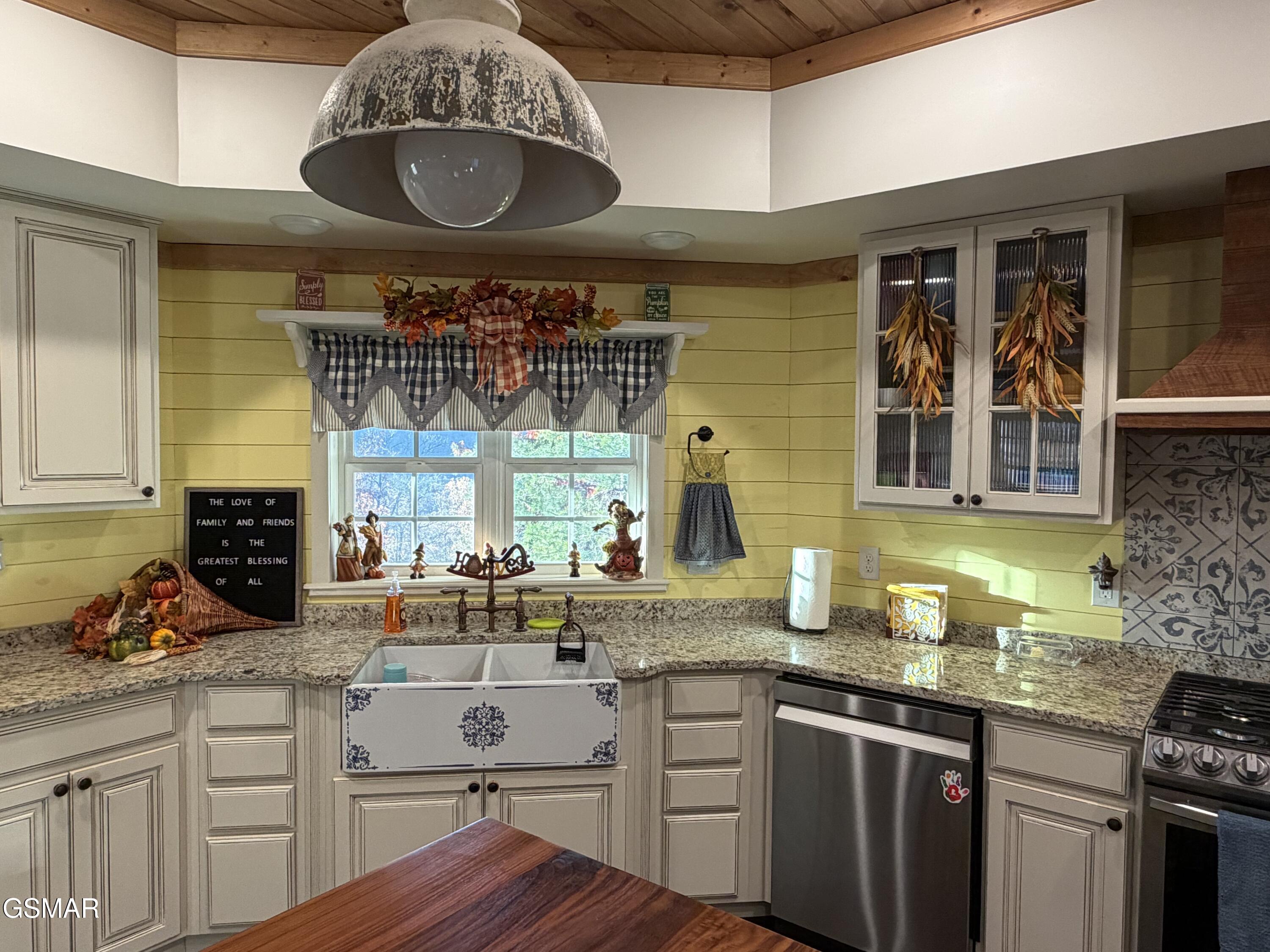 2750 Sulpher Springs Road Sevierville TN 37862