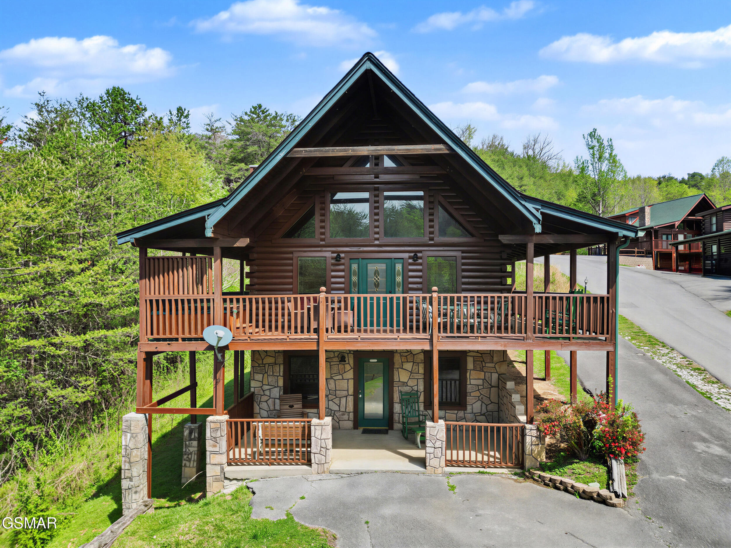 1984 E Mountain View Way Sevierville TN 37862