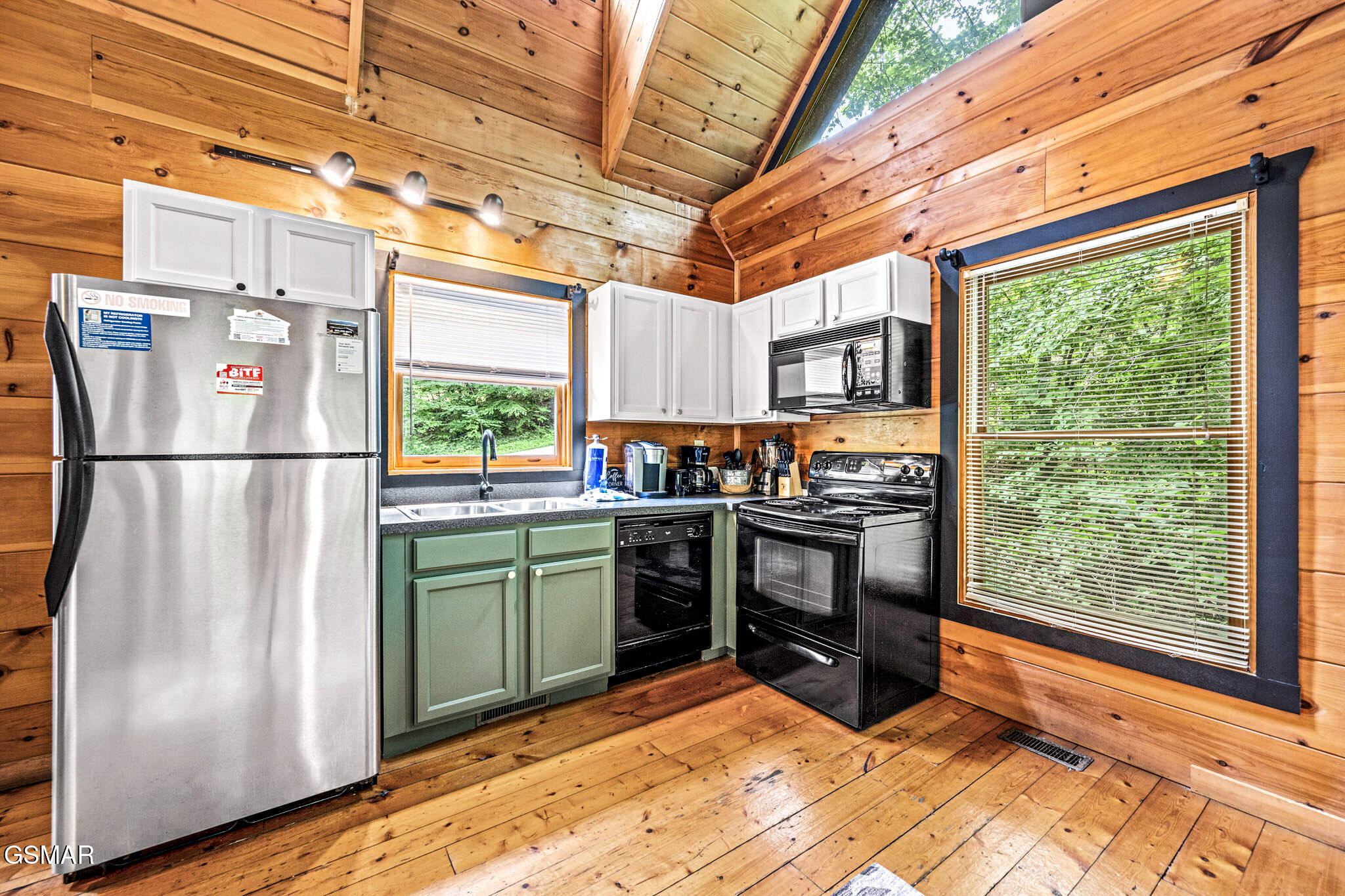 1420 Silver Poplar Lane Sevierville TN 37876