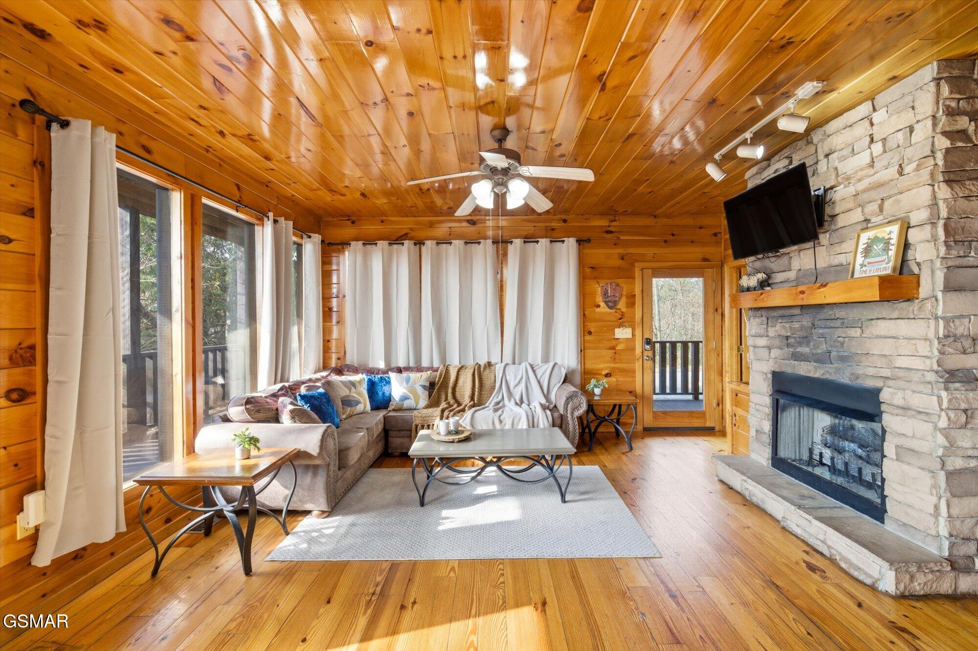 2016 Oakmont Drive Sevierville TN 37876